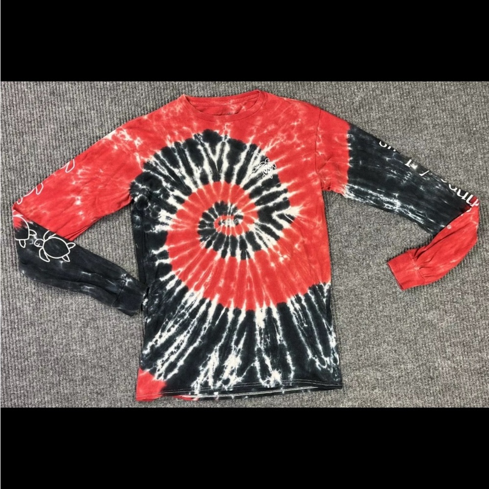 Simply Southern Shirt Women Small Dye Die Red Blue Turtle Graphic Sleeve Panel
